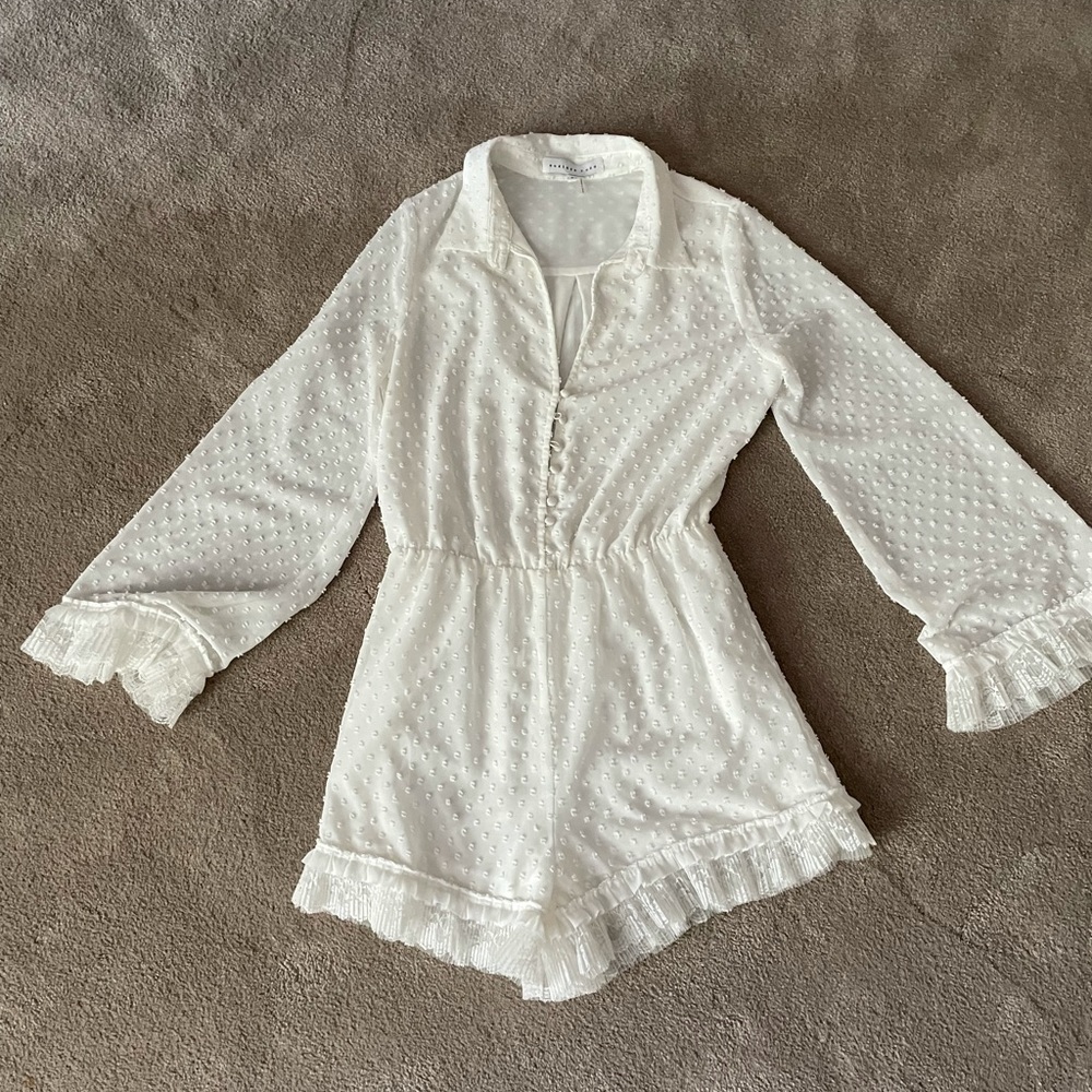 Super cute white Romper Endless Rose 💕